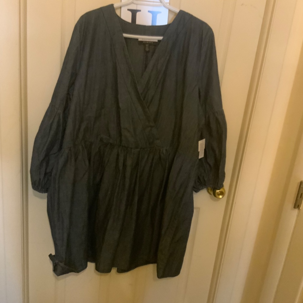 Chic denim dress deep V front
